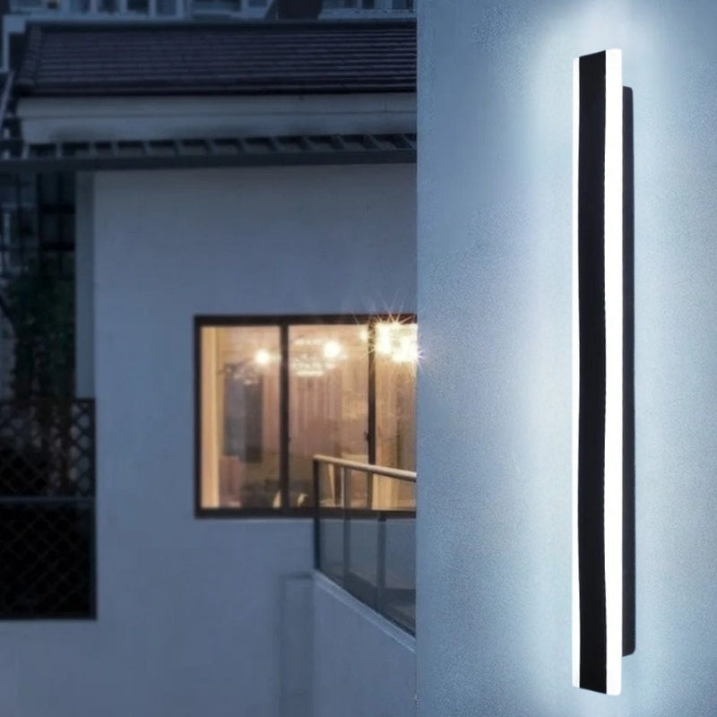 Smart LED Outdoor Wall Light with Light Sensor – Remote Control & Dimmable Features