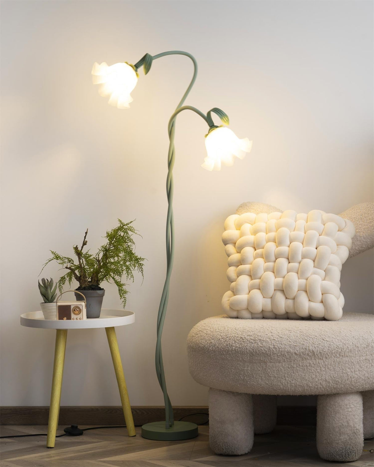 LED Floor Lamp with Calla Flower Design - Modern Lighting for Living Room & Bedroom Decor