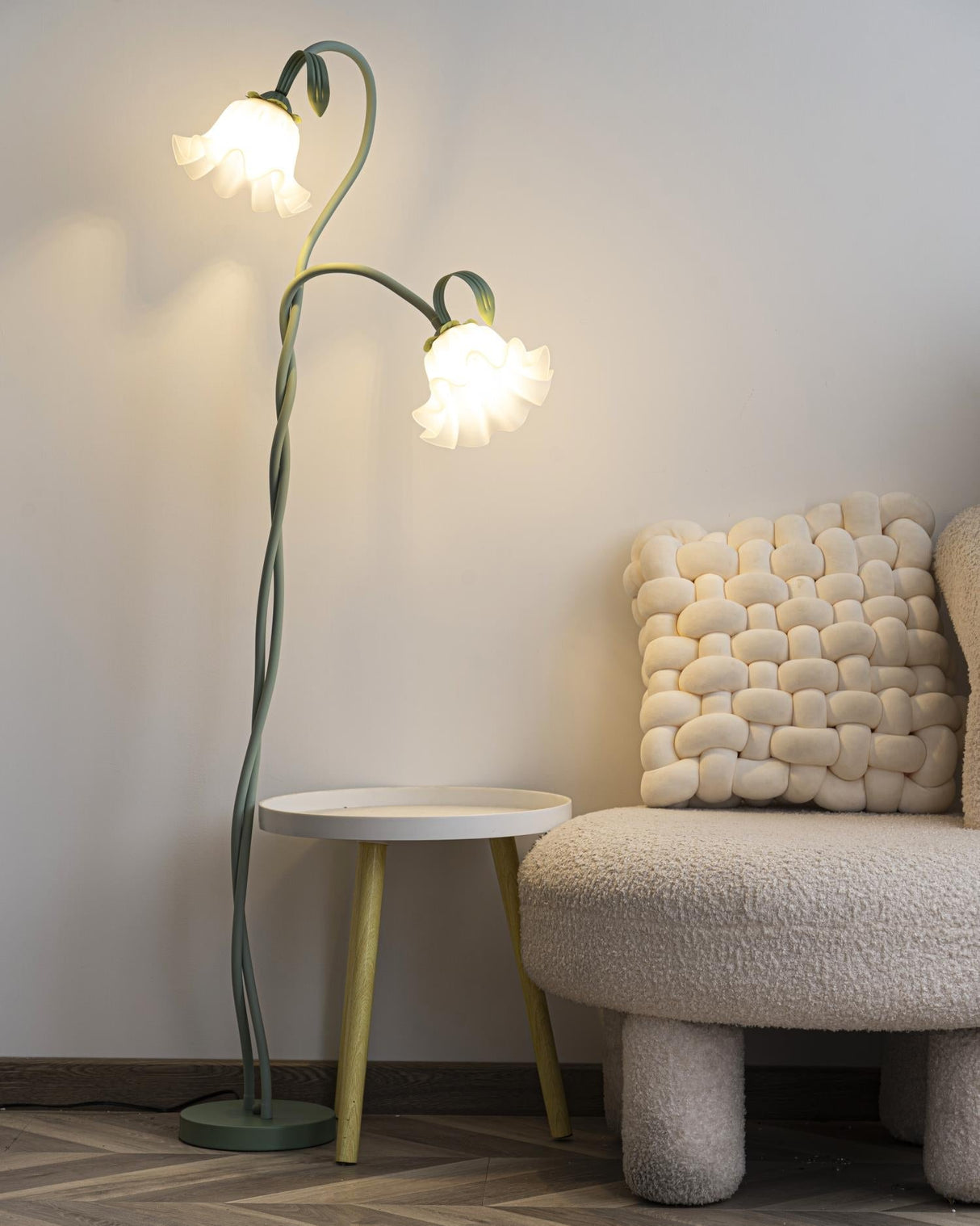 LED Floor Lamp with Calla Flower Design - Modern Lighting for Living Room & Bedroom Decor