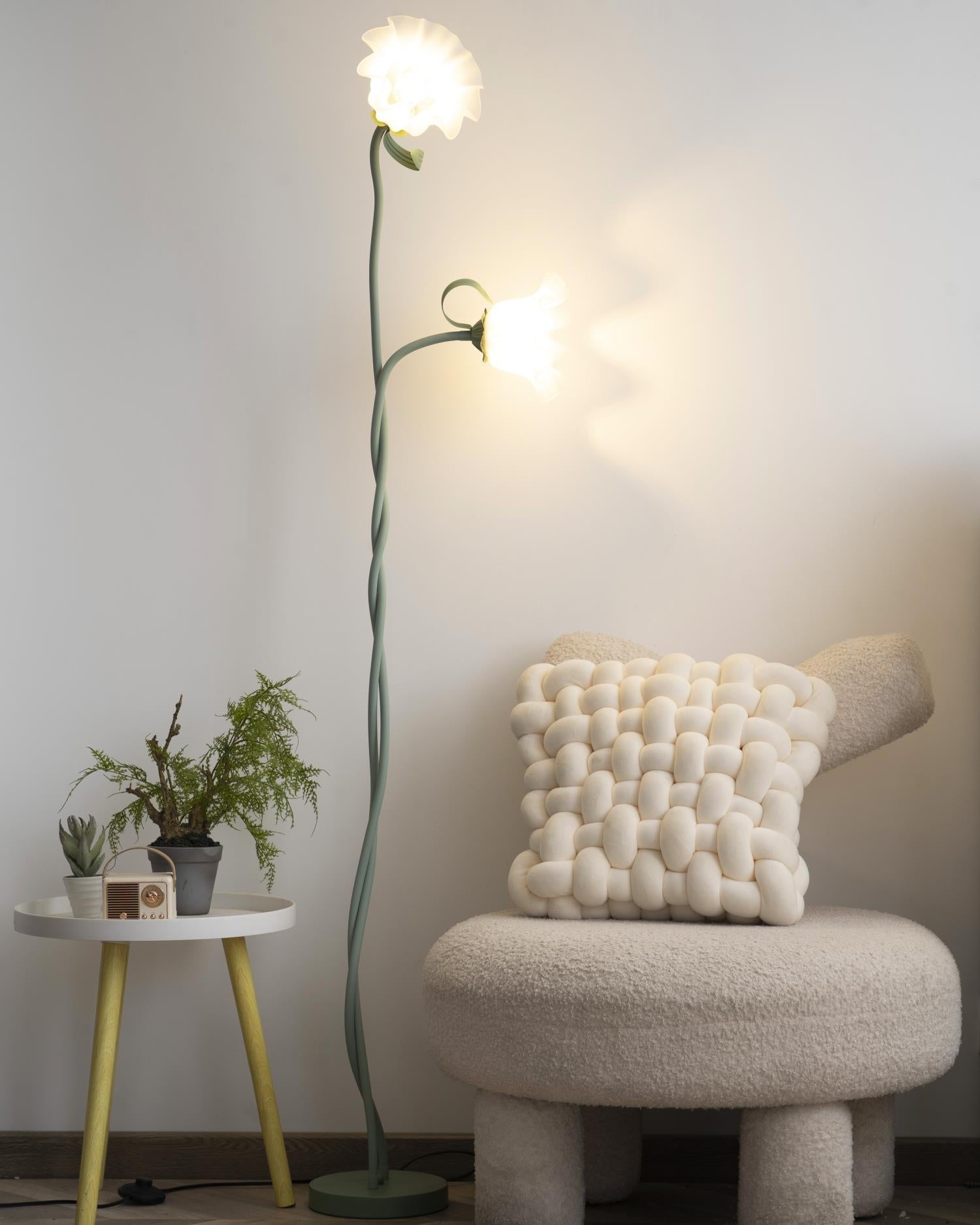 LED Floor Lamp with Calla Flower Design - Modern Lighting for Living Room & Bedroom Decor