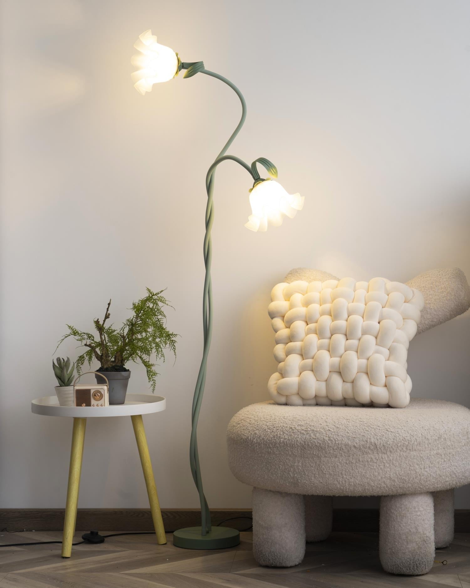 LED Floor Lamp with Calla Flower Design - Modern Lighting for Living Room & Bedroom Decor