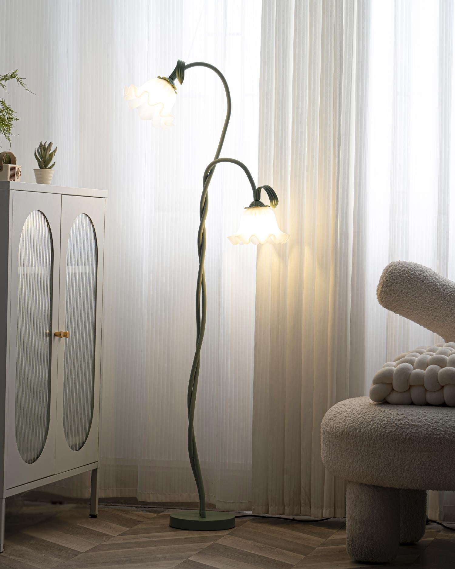 LED Floor Lamp with Calla Flower Design - Modern Lighting for Living Room & Bedroom Decor